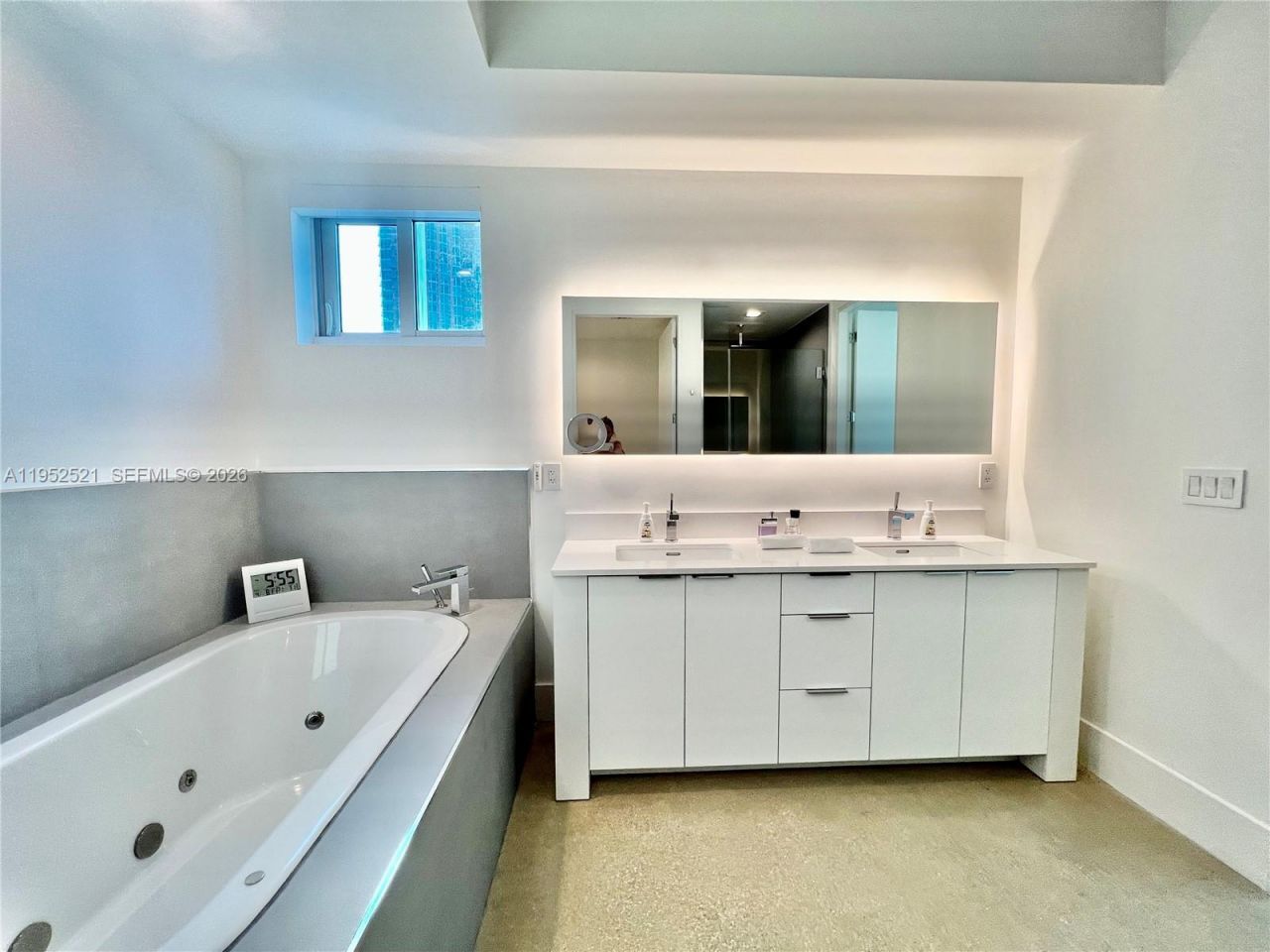 50 S Pointe Dr, Unit LOFT5, Miami Beach, FL 33139 Photo