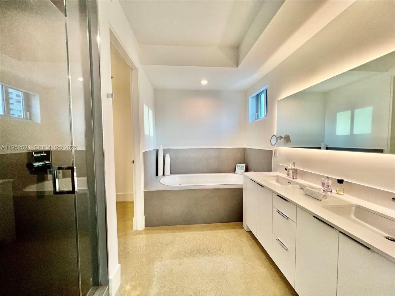 50 S Pointe Dr, Unit LOFT5, Miami Beach, FL 33139 Photo