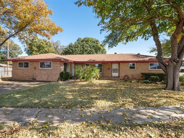 501 S Hilltop Street, Burkburnett, TX 76354