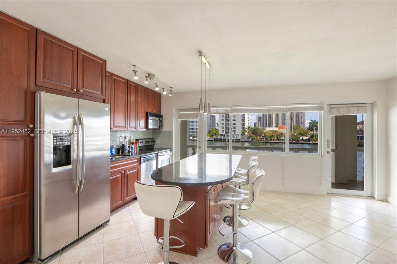 2895 NE 32nd St, Unit 207, Fort Lauderdale, FL 33306 Photo