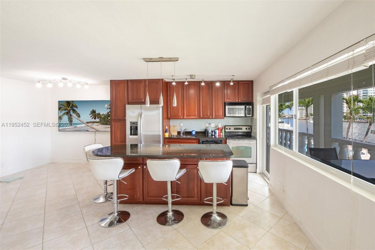 2895 NE 32nd St, Unit 207, Fort Lauderdale, FL 33306 Photo