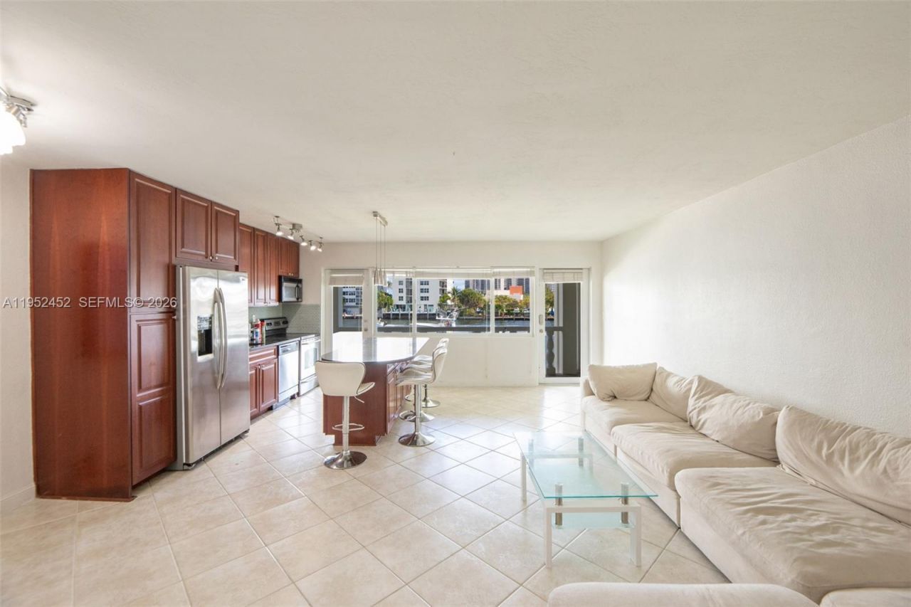 2895 NE 32nd St, Unit 207, Fort Lauderdale, FL 33306 Photo