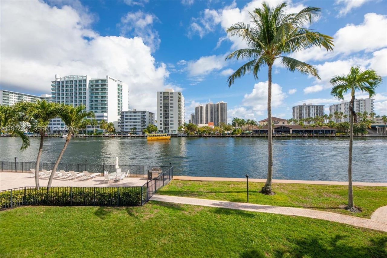 2895 NE 32nd St, Unit 207, Fort Lauderdale, FL 33306 Photo