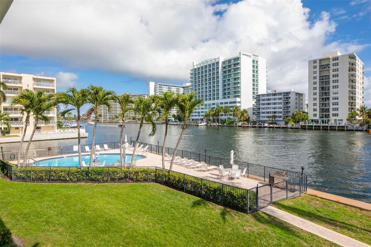 2895 NE 32nd St, Unit 207, Fort Lauderdale, FL 33306 Photo