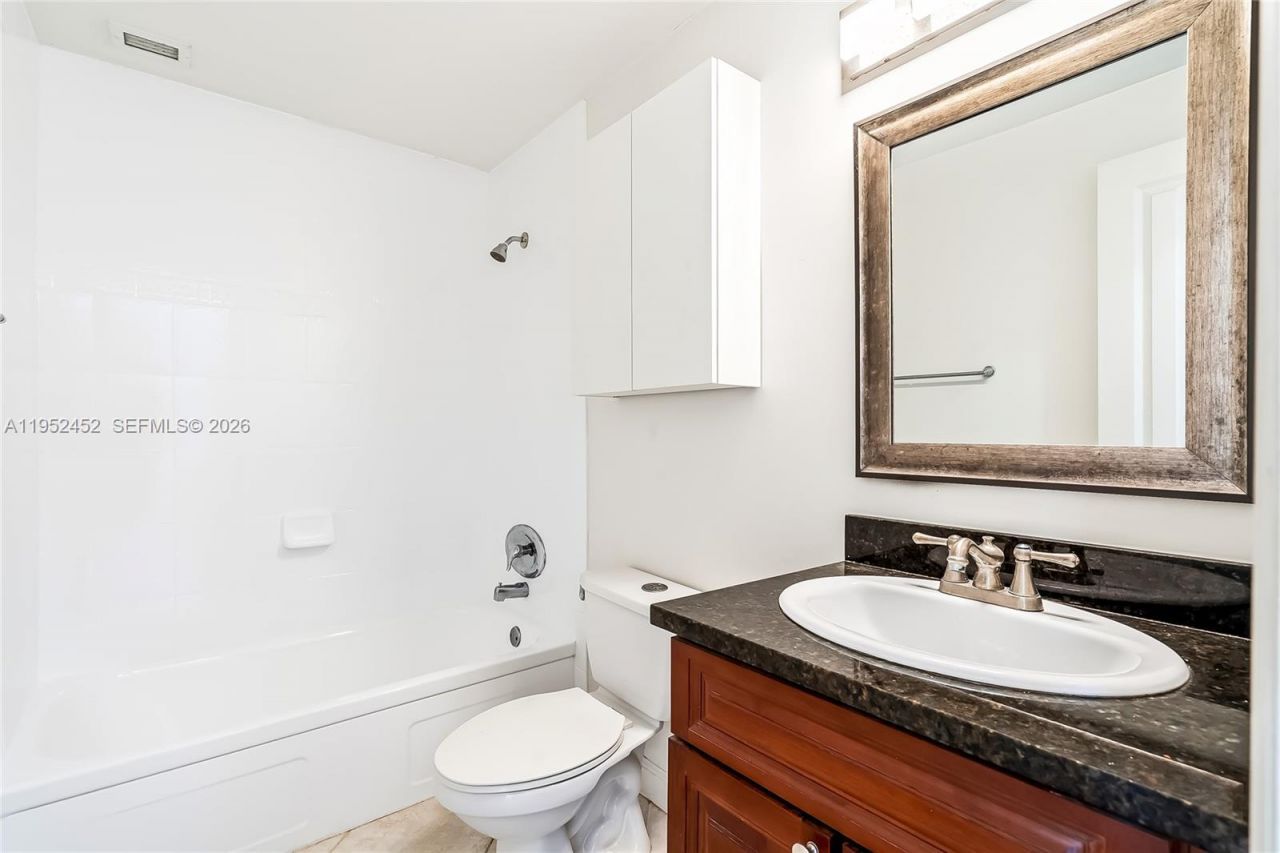 2895 NE 32nd St, Unit 207, Fort Lauderdale, FL 33306 Photo