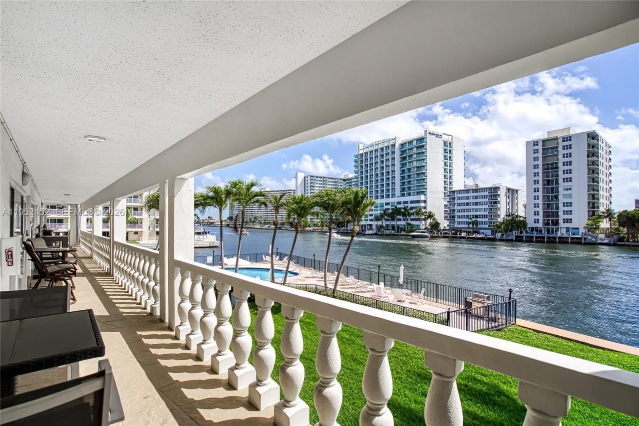 2895 NE 32nd St, Unit 207, Fort Lauderdale, FL 33306 Photo