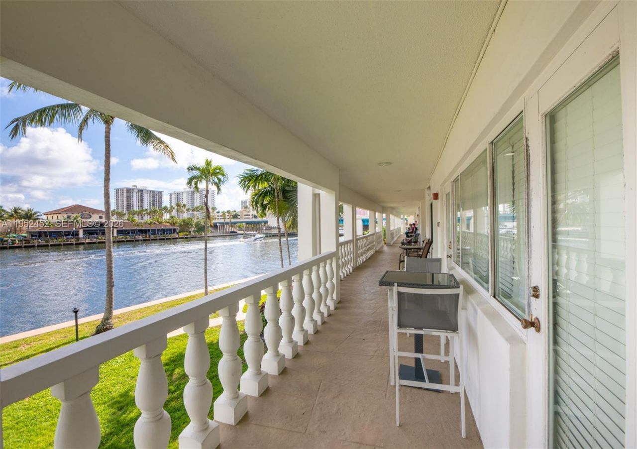 2895 NE 32nd St, Unit 207, Fort Lauderdale, FL 33306 Photo