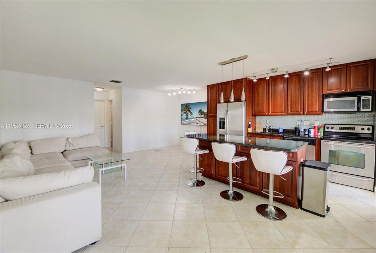 2895 NE 32nd St, Unit 207, Fort Lauderdale, FL 33306 Photo
