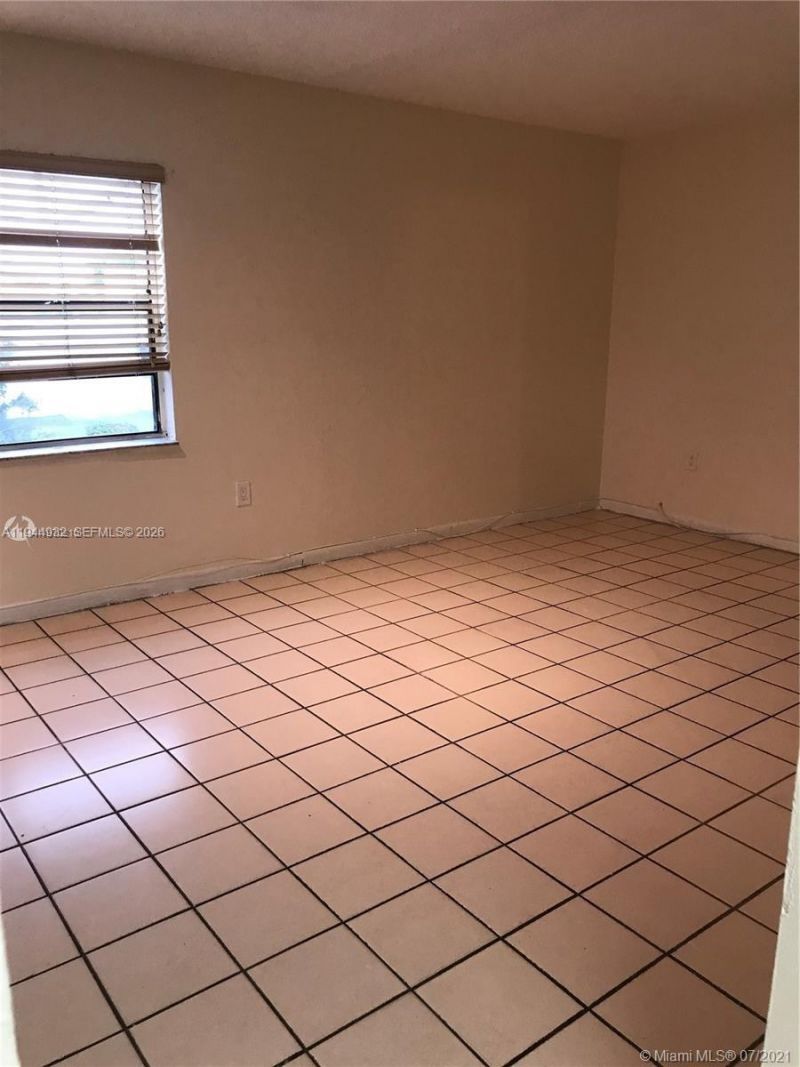 1325 W 68th St, Unit 221, Hialeah, FL 33014 Photo