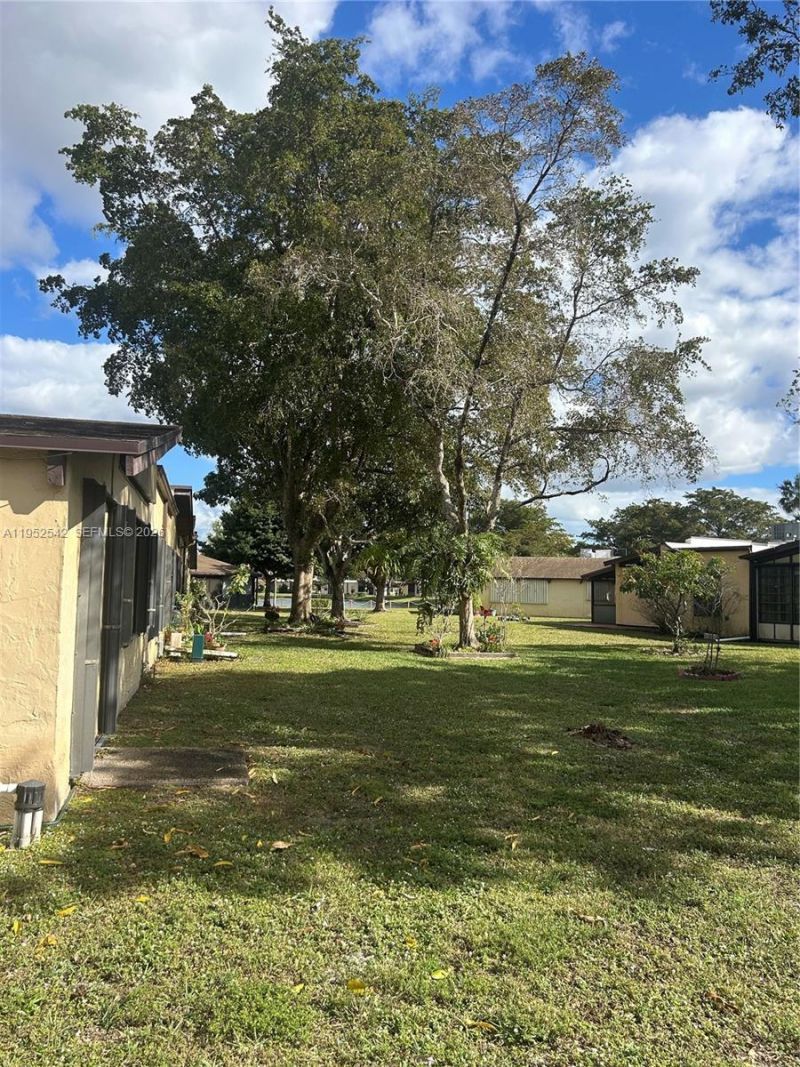 602 Briarwood Cir, Unit 4-46, Hollywood, FL 33024 Photo