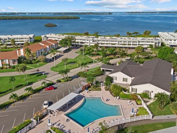 4852 INDEPENDENCE DRIVE, BRADENTON, FL 34210