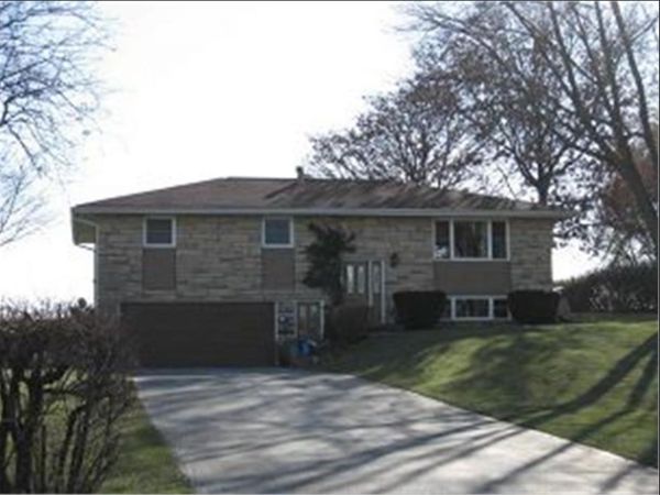 14960 Old Highway Road, Dubuque, IA 52002