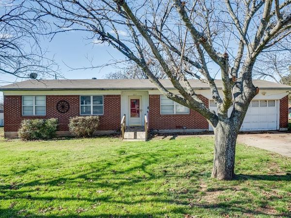 207 N King Street, Henrietta, TX 76365