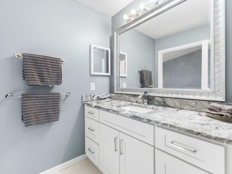 3231 Stonecrest Court, Unit 40, Columbus, OH 43221 Photo 23