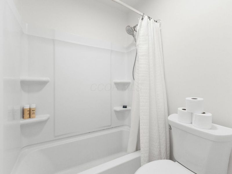 3231 Stonecrest Court, Unit 40, Columbus, OH 43221 Photo 24