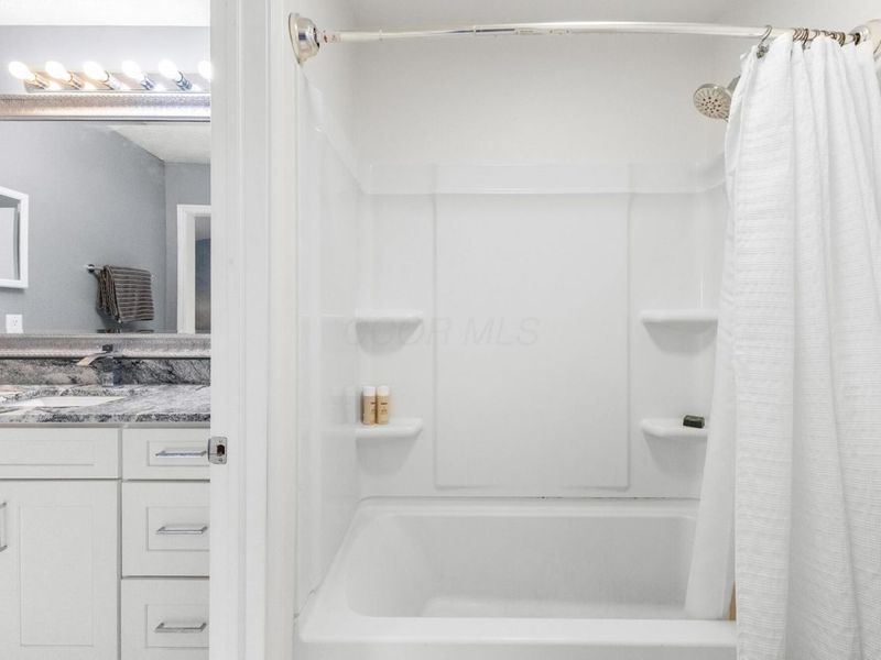 3231 Stonecrest Court, Unit 40, Columbus, OH 43221 Photo 25