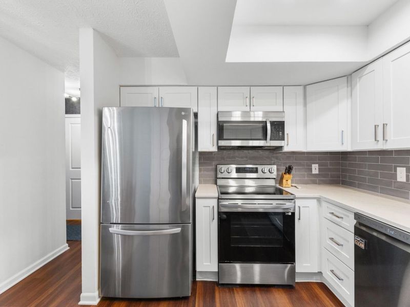 3231 Stonecrest Court, Unit 40, Columbus, OH 43221 Photo 7