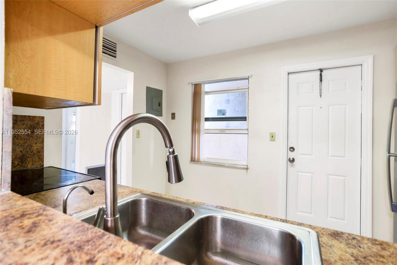 4151 NW 41st St , Unit 301, Lauderdale Lakes, FL 33319 Photo