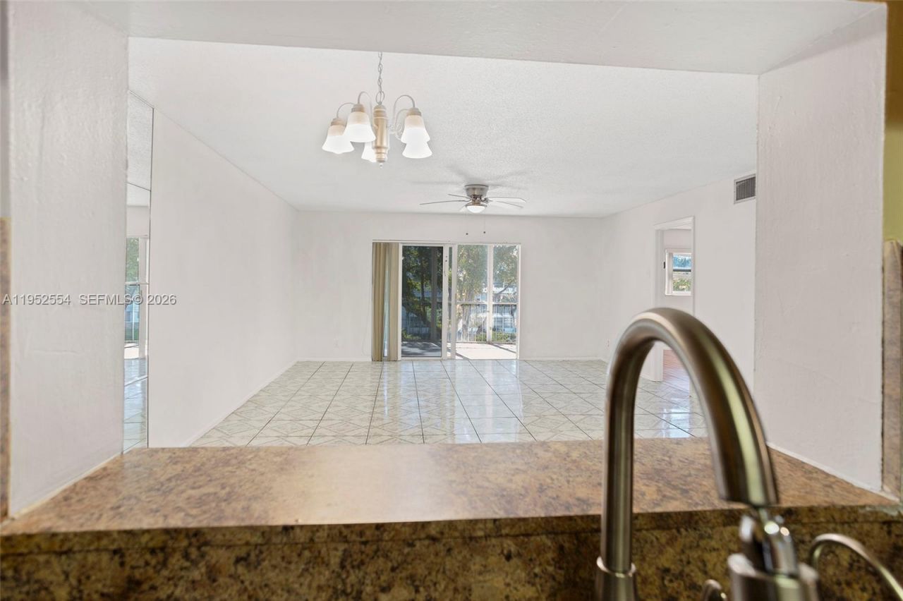 4151 NW 41st St , Unit 301, Lauderdale Lakes, FL 33319 Photo