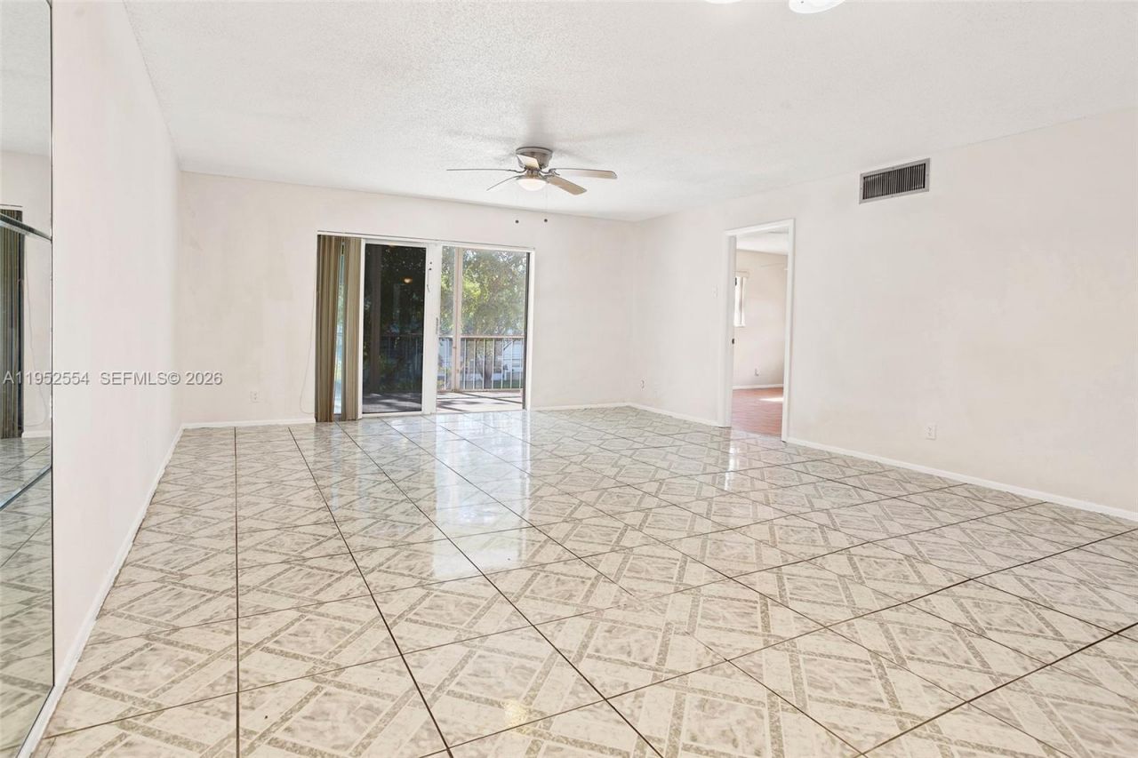 4151 NW 41st St , Unit 301, Lauderdale Lakes, FL 33319 Photo