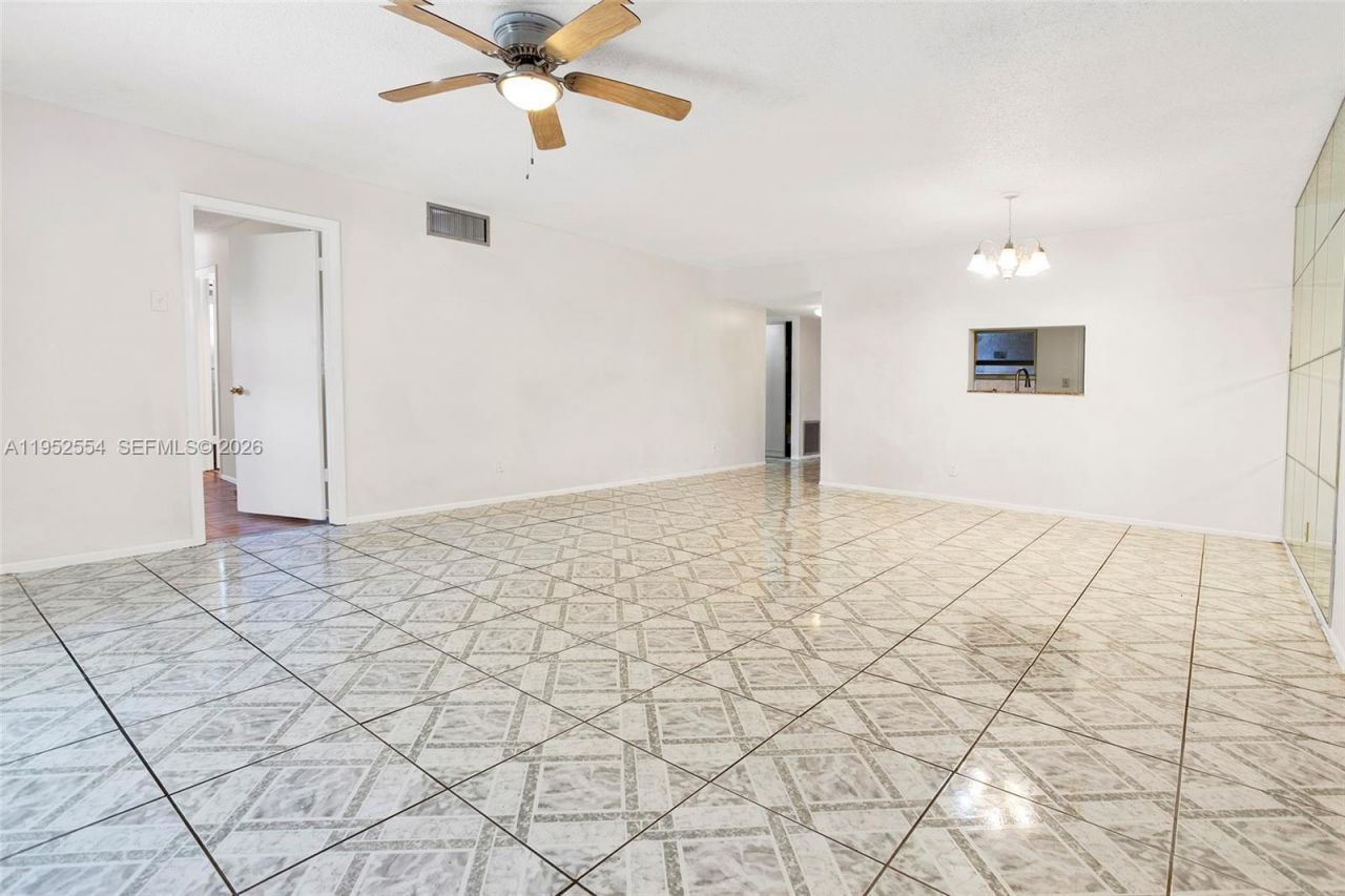 4151 NW 41st St , Unit 301, Lauderdale Lakes, FL 33319 Photo
