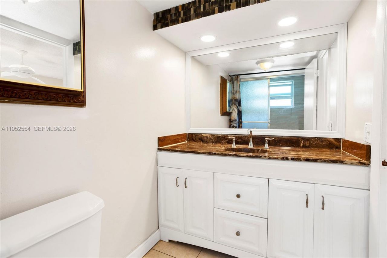 4151 NW 41st St , Unit 301, Lauderdale Lakes, FL 33319 Photo