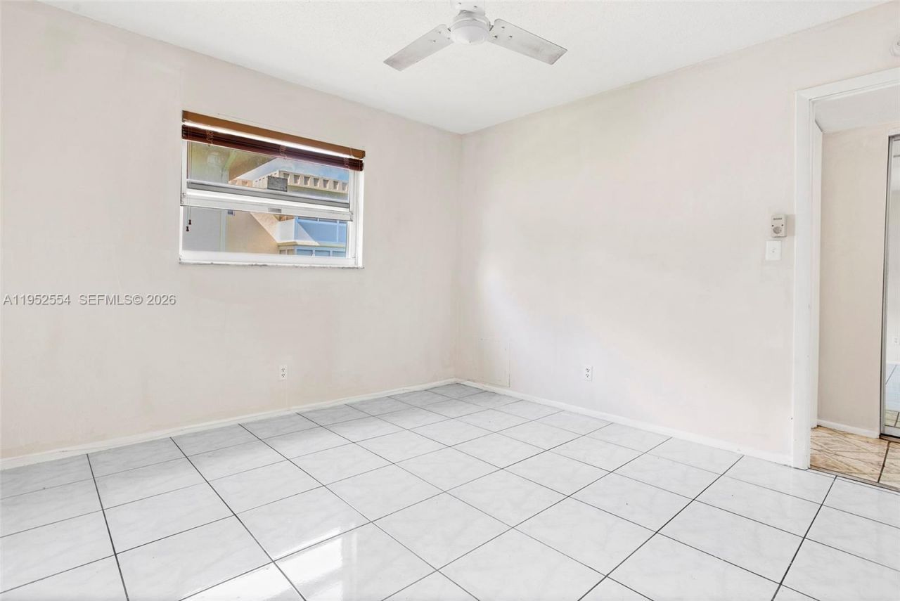 4151 NW 41st St , Unit 301, Lauderdale Lakes, FL 33319 Photo