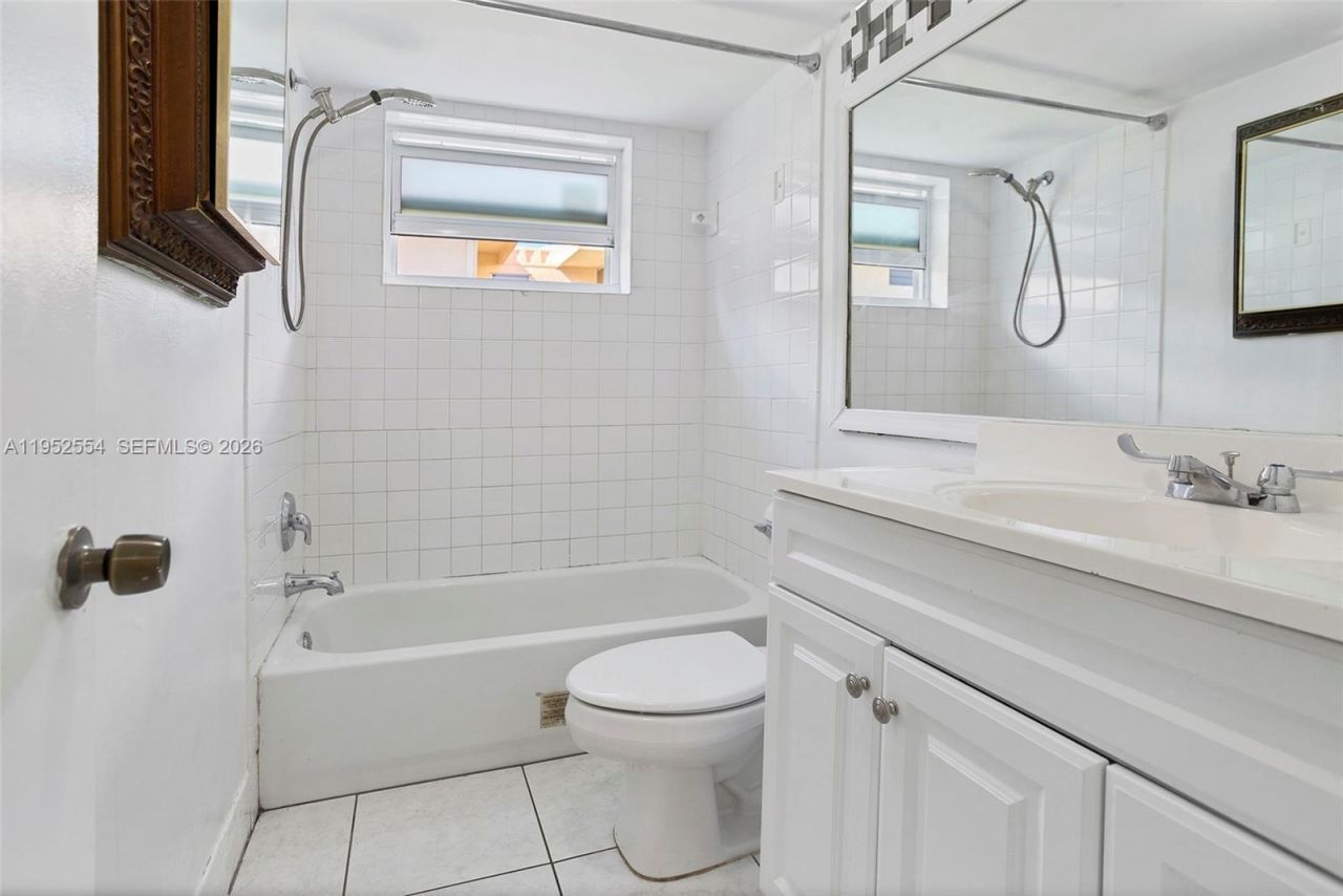 4151 NW 41st St , Unit 301, Lauderdale Lakes, FL 33319 Photo