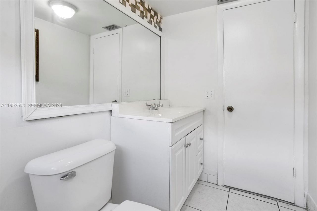 4151 NW 41st St , Unit 301, Lauderdale Lakes, FL 33319 Photo