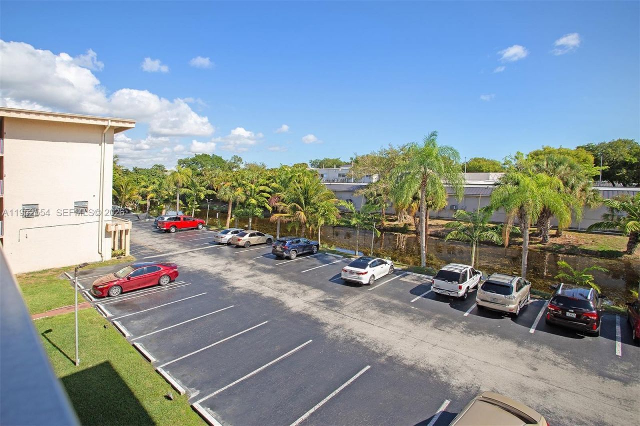 4151 NW 41st St , Unit 301, Lauderdale Lakes, FL 33319 Photo