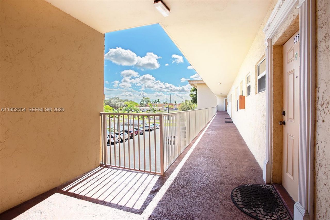 4151 NW 41st St , Unit 301, Lauderdale Lakes, FL 33319 Photo