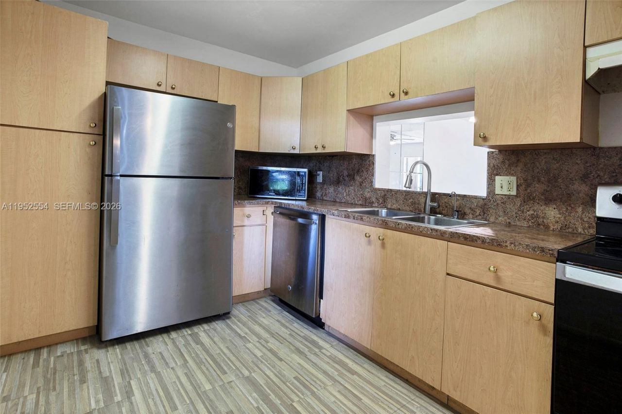 4151 NW 41st St , Unit 301, Lauderdale Lakes, FL 33319 Photo