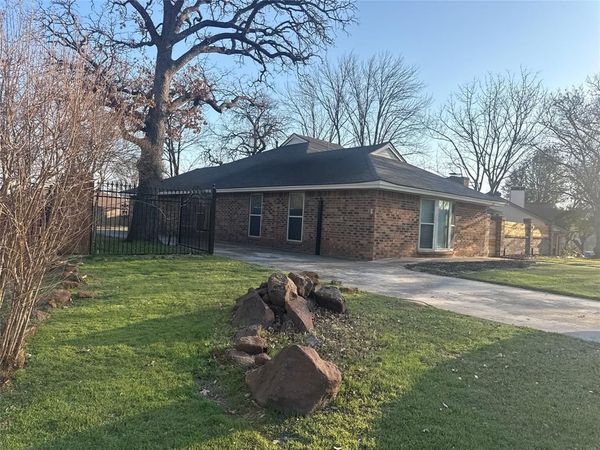 2109 Oakmeadow Street, Bedford, TX 76021