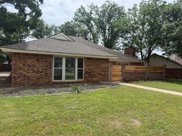 2109 Oakmeadow Street, Bedford, TX 76021