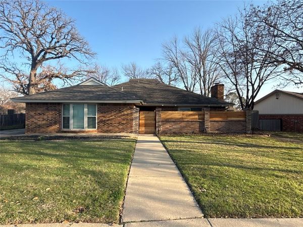 2109 Oakmeadow Street, Bedford, TX 76021
