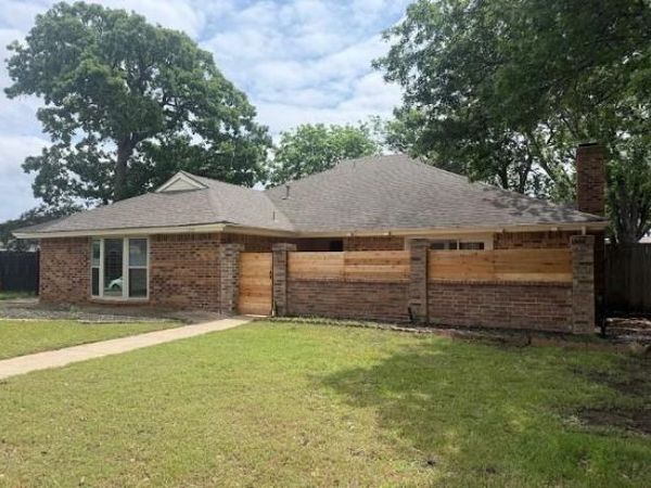 2109 Oakmeadow Street, Bedford, TX 76021