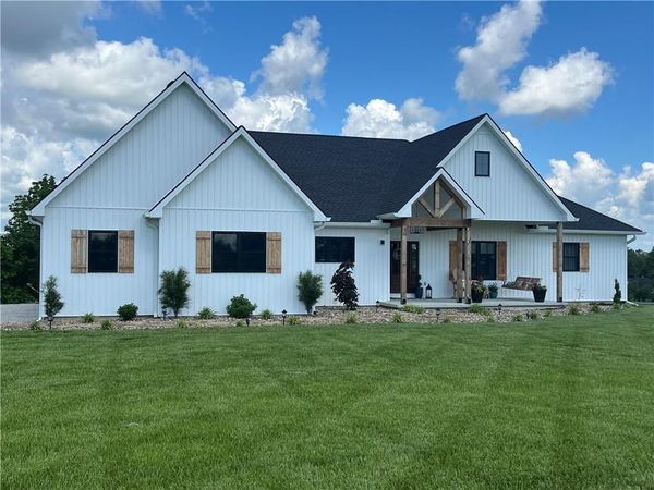 10262 Airfield Lane, Richmond, MO 64085