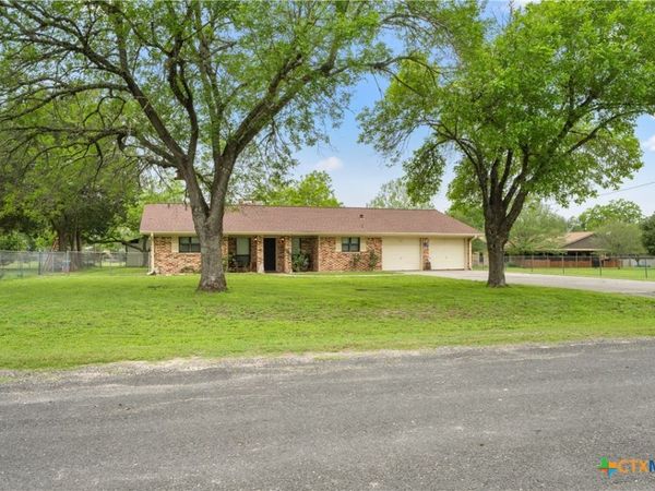130 Elm Street, Flatonia, TX 78941