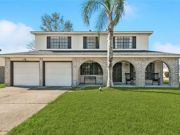 2024 SPANISH OAKS Drive, Harvey, LA 70058