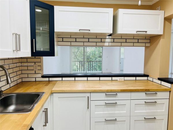 8000 Fairview Dr, Unit 310, Tamarac, FL 33321