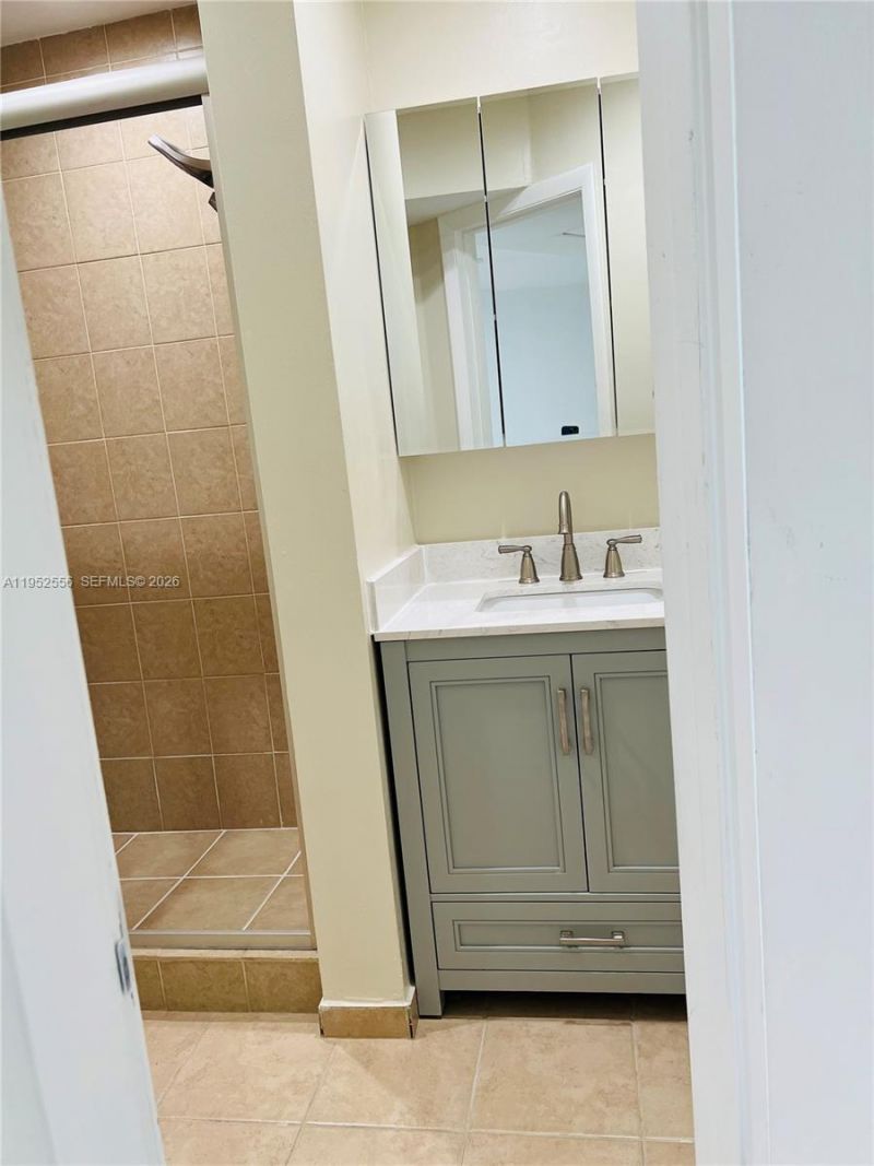 8000 Fairview Dr, Unit 310, Tamarac, FL 33321 Photo