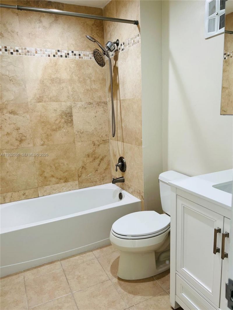 8000 Fairview Dr, Unit 310, Tamarac, FL 33321 Photo