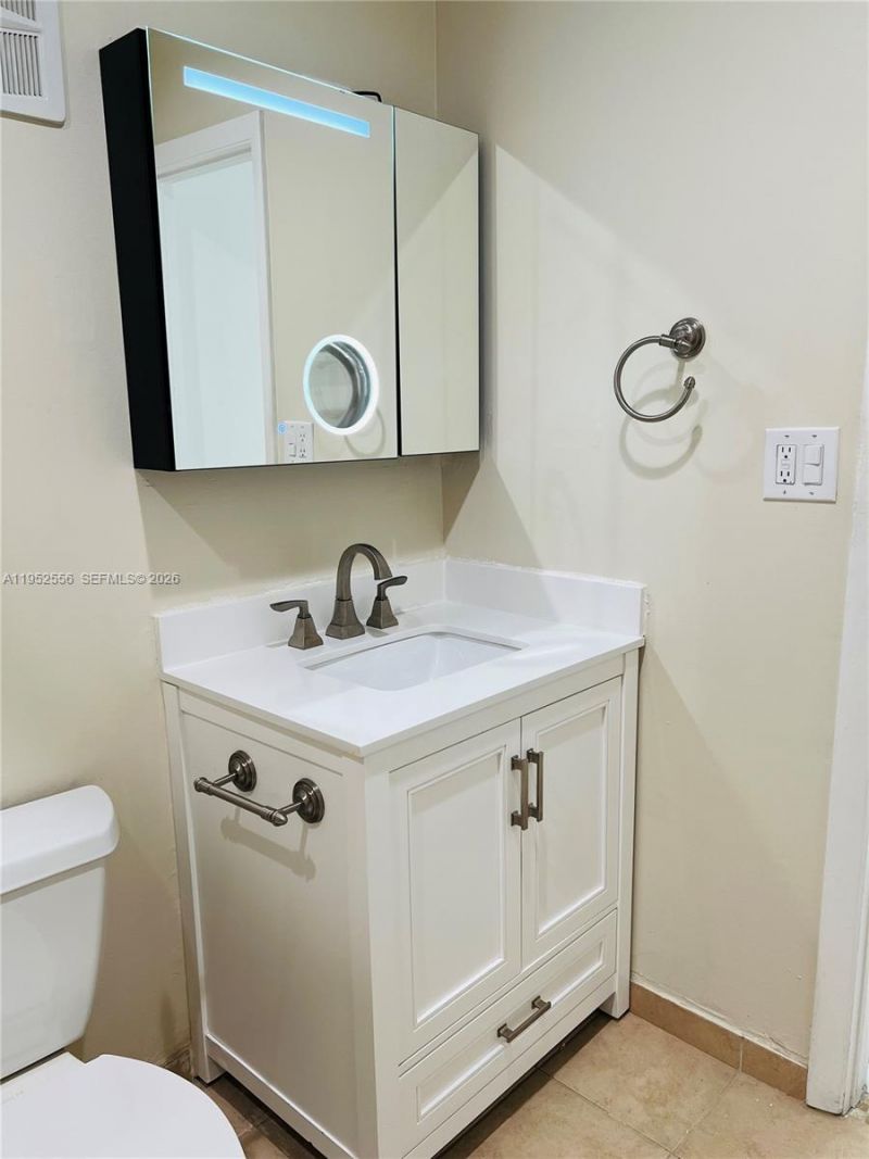 8000 Fairview Dr, Unit 310, Tamarac, FL 33321 Photo