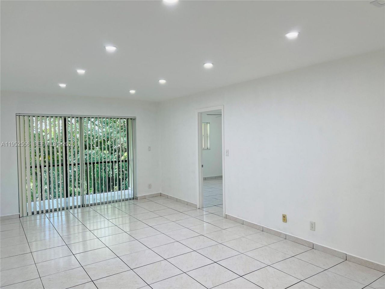 8000 Fairview Dr, Unit 310, Tamarac, FL 33321 Photo