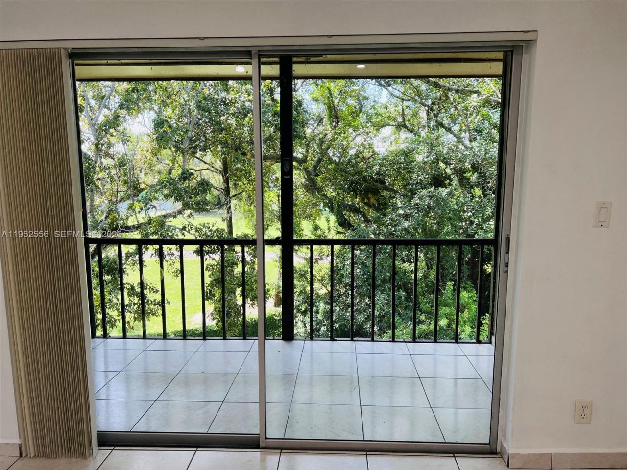 8000 Fairview Dr, Unit 310, Tamarac, FL 33321 Photo