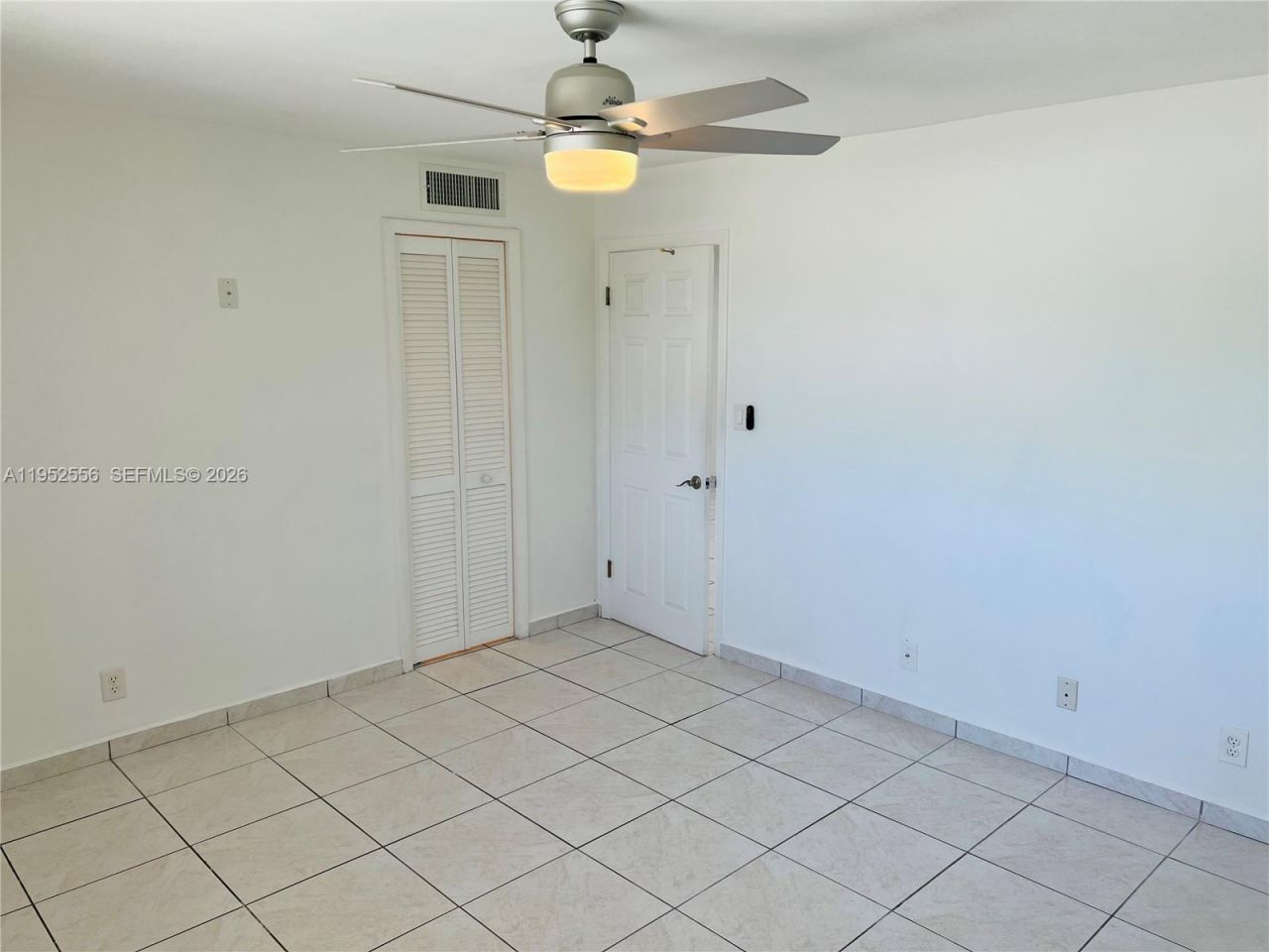 8000 Fairview Dr, Unit 310, Tamarac, FL 33321 Photo