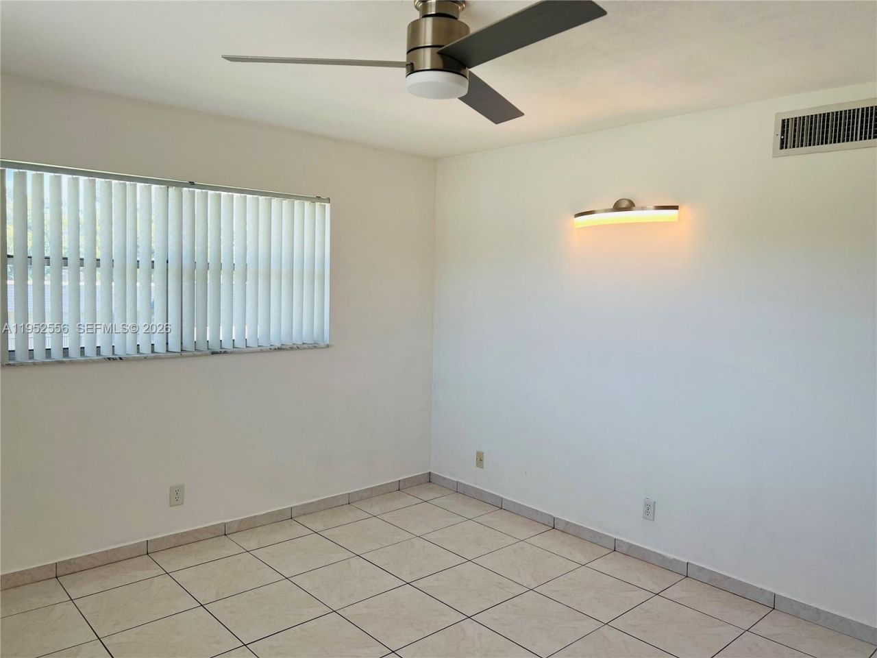 8000 Fairview Dr, Unit 310, Tamarac, FL 33321 Photo