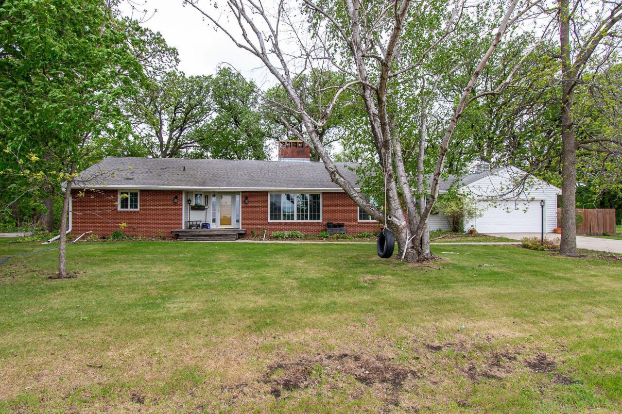 1513 40th Avenue N, Moorhead, MN 56560 Main Photo