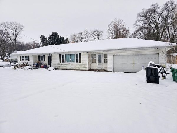 826 S Mayflower Road, La Porte, IN 46350