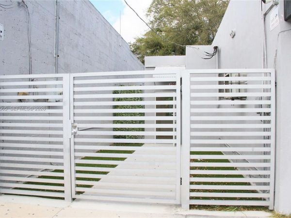 1263 NW 29th St , Miami, FL 33142